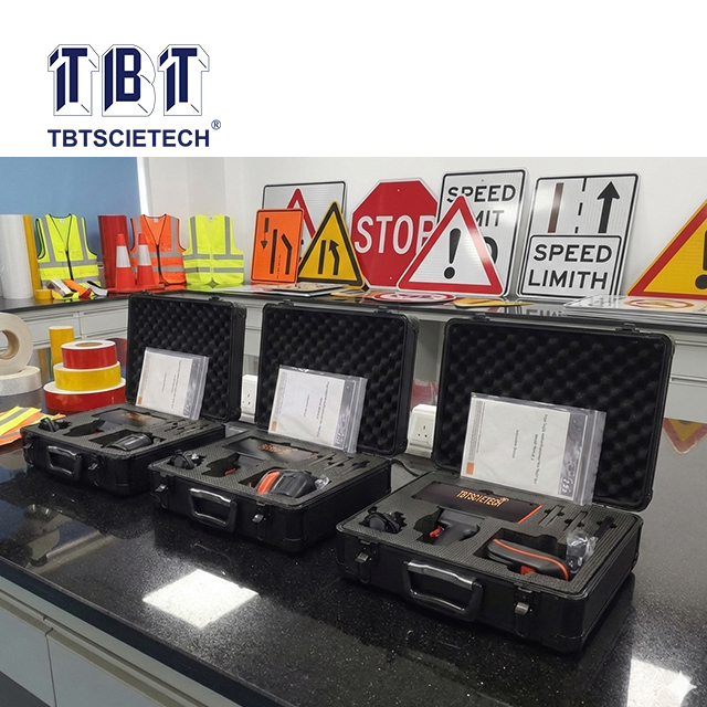 Одноугольный ретрорефлектрометр для дорожных знаков